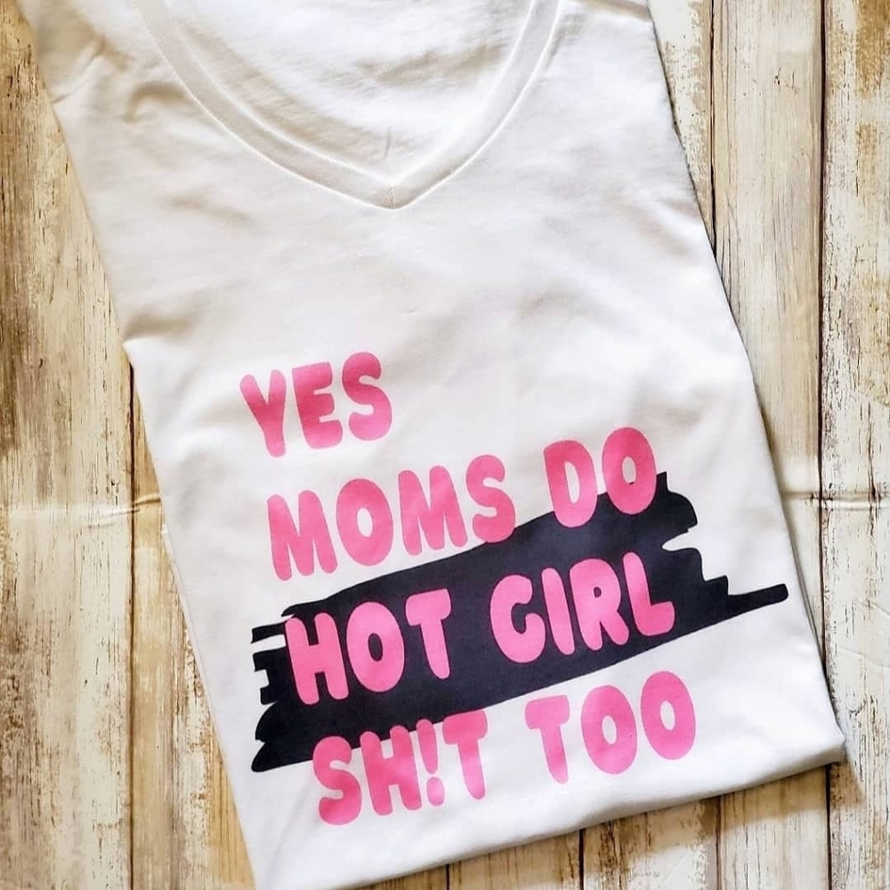 Mom's Do Hot Girl T-shirt White